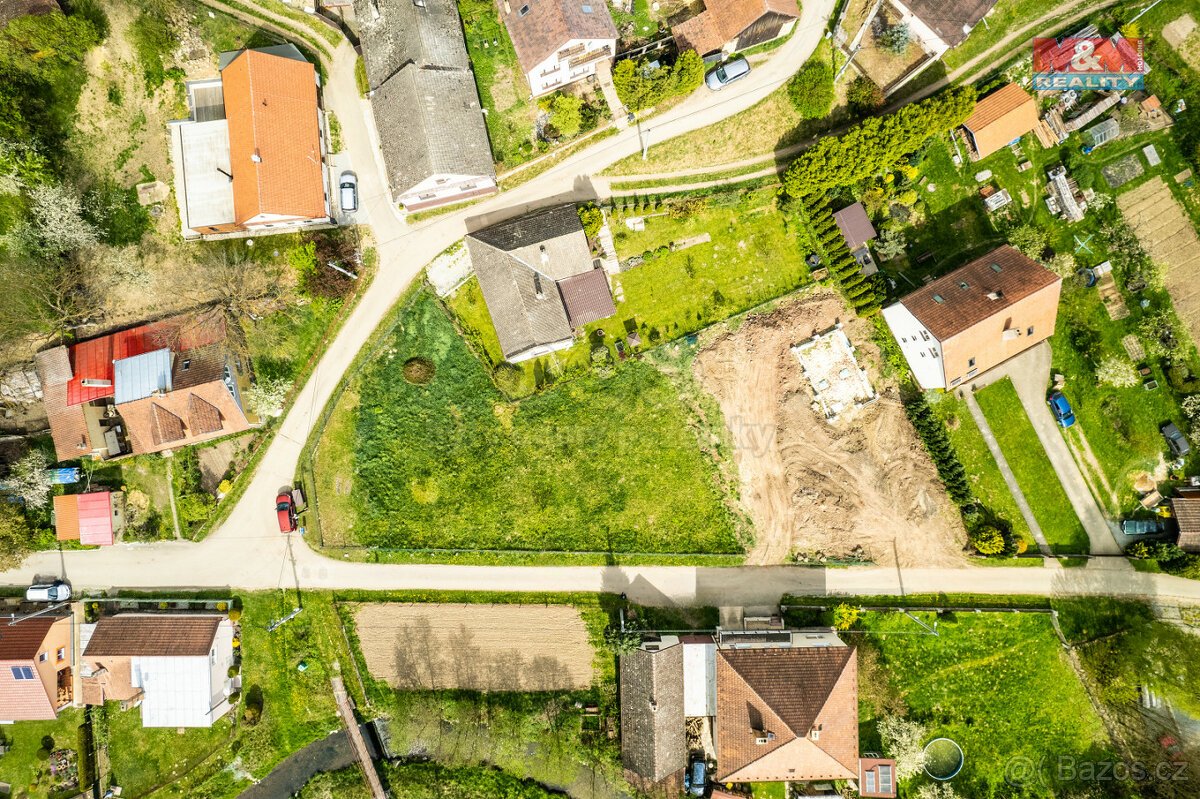 Prodej stavebního pozemku 539 m² v Prostředním Poříčí.