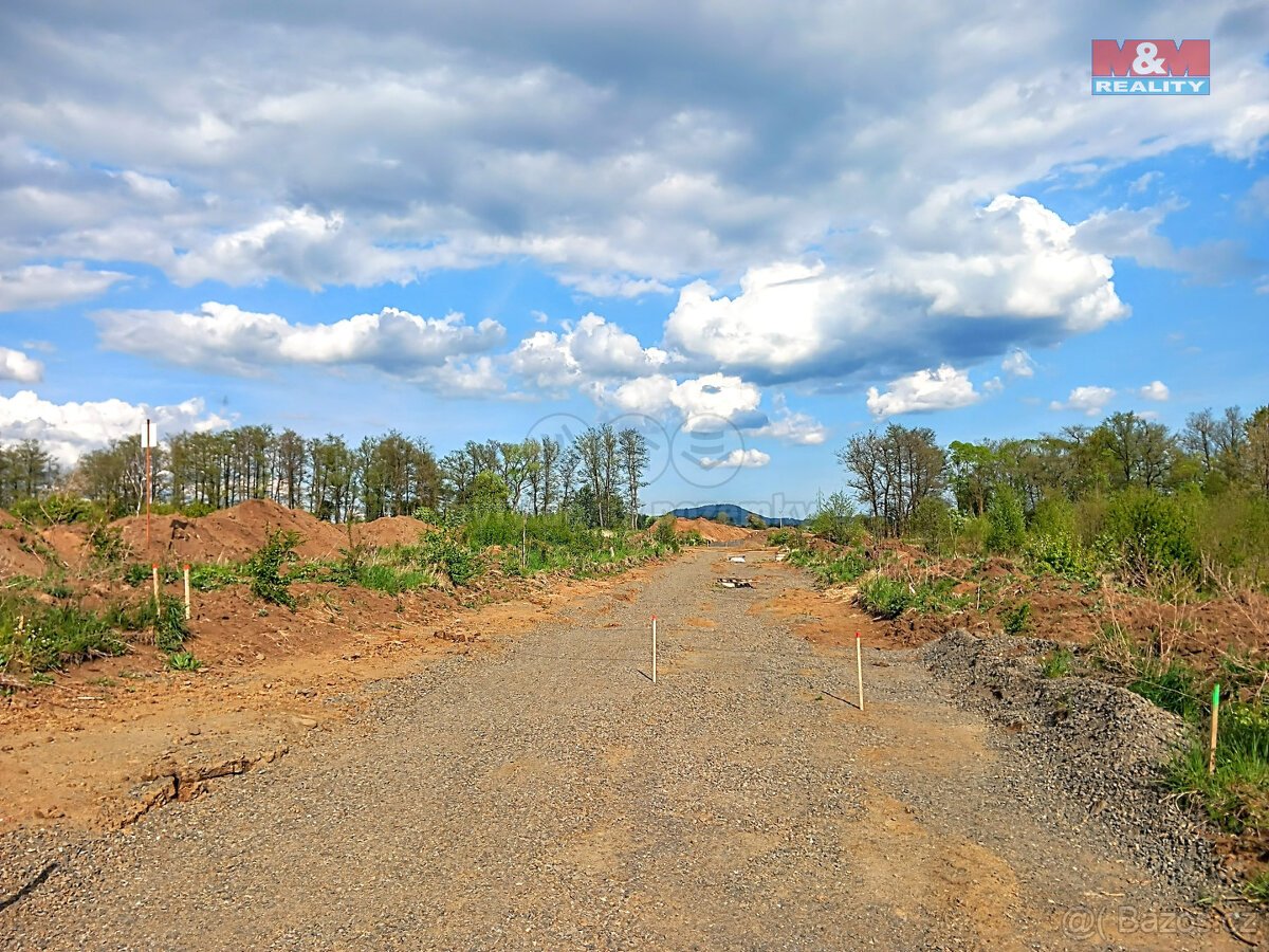 Prodej pozemku k bydlení, 1179 m², Ostrov
