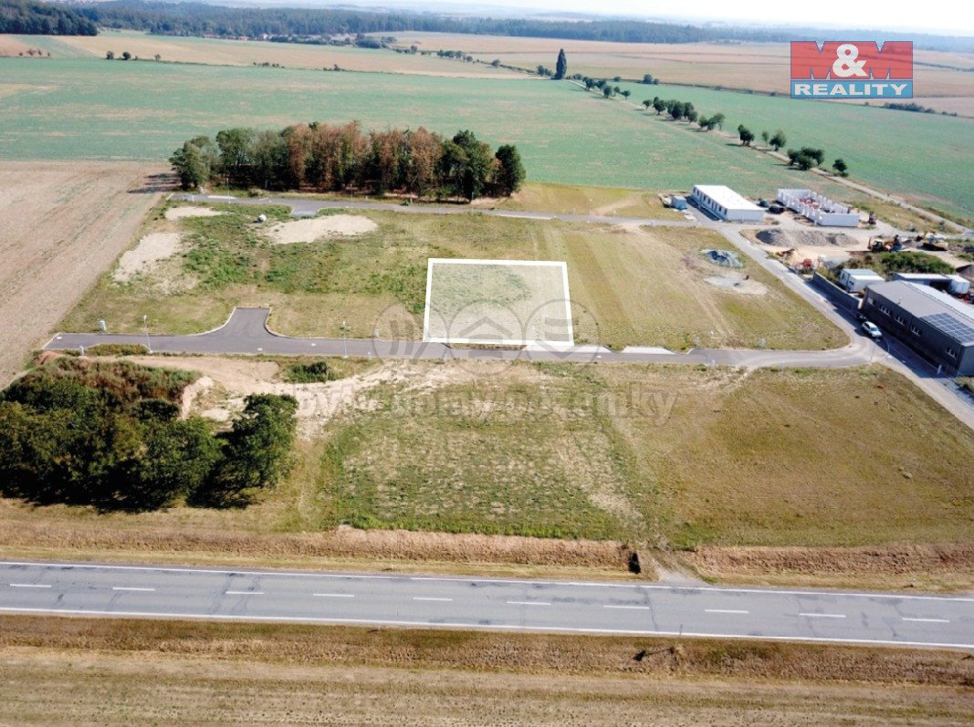 Prodej komerčního pozemku 875 m2, Valeč