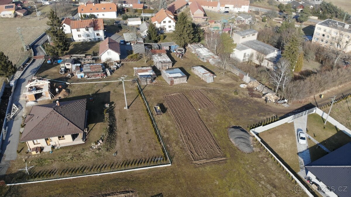 STAVEBNÍ POZEMEK