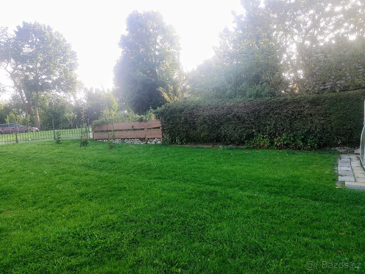 Stavební pozemek, zahrada, v Krajkové 700 m2