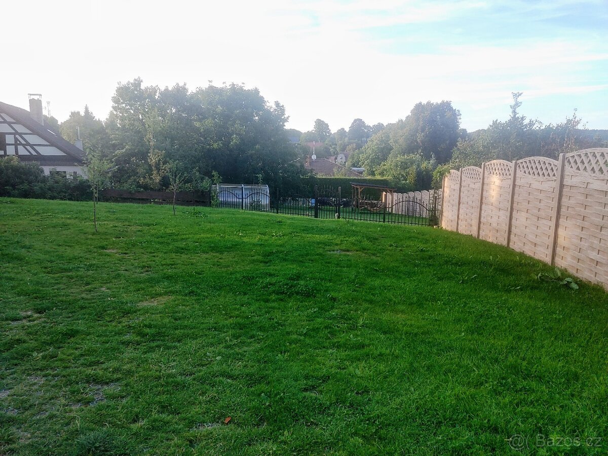 Stavební pozemek, zahrada, v Krajkové 700 m2