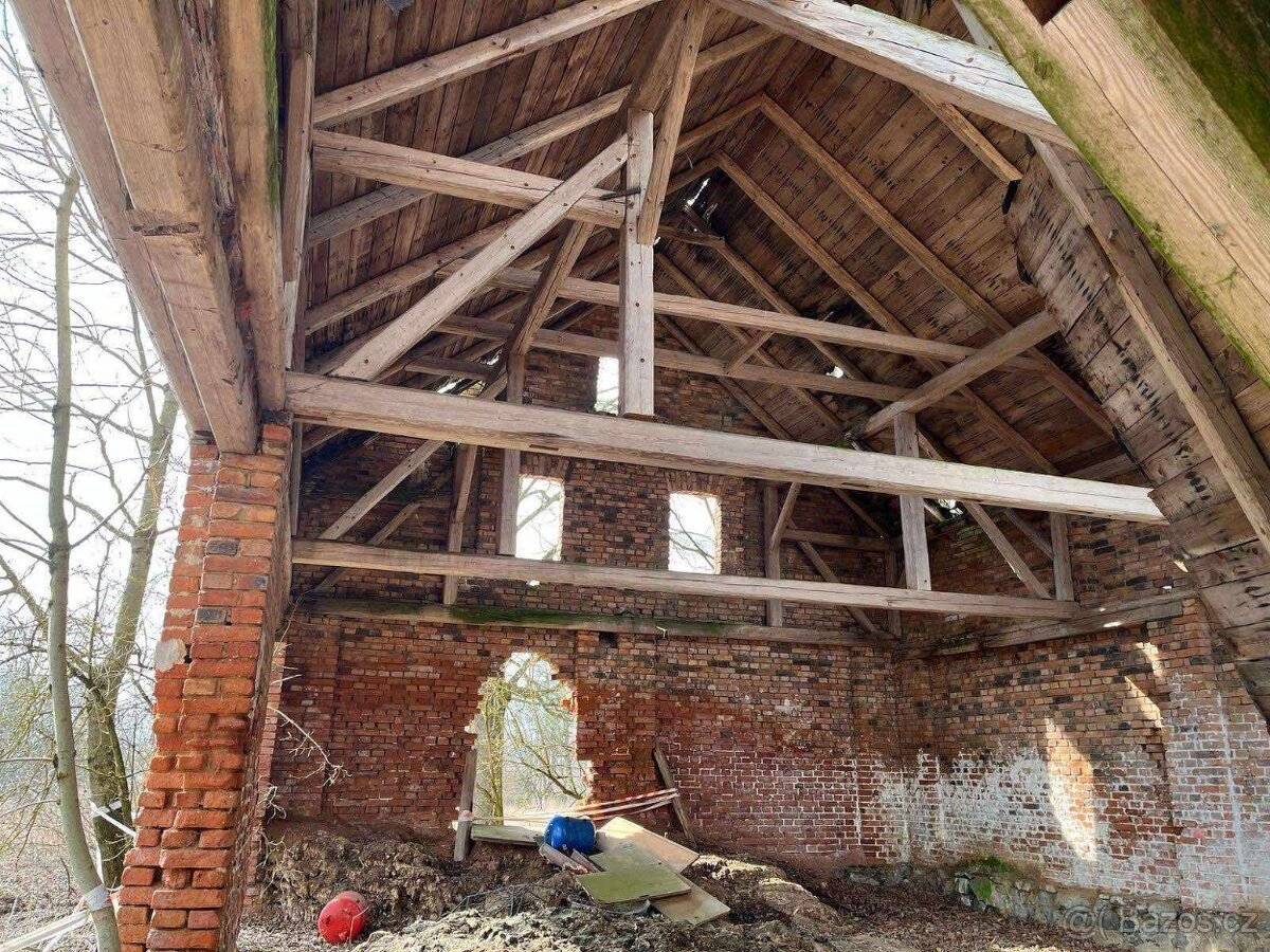 Zastavěný pozemek 132 m², Poutnov