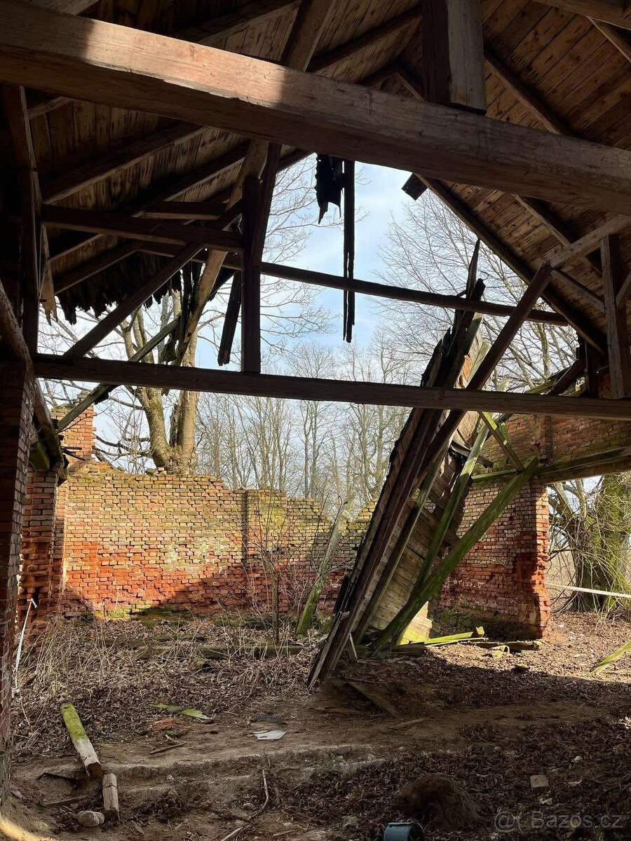 Zastavěný pozemek 132 m², Poutnov