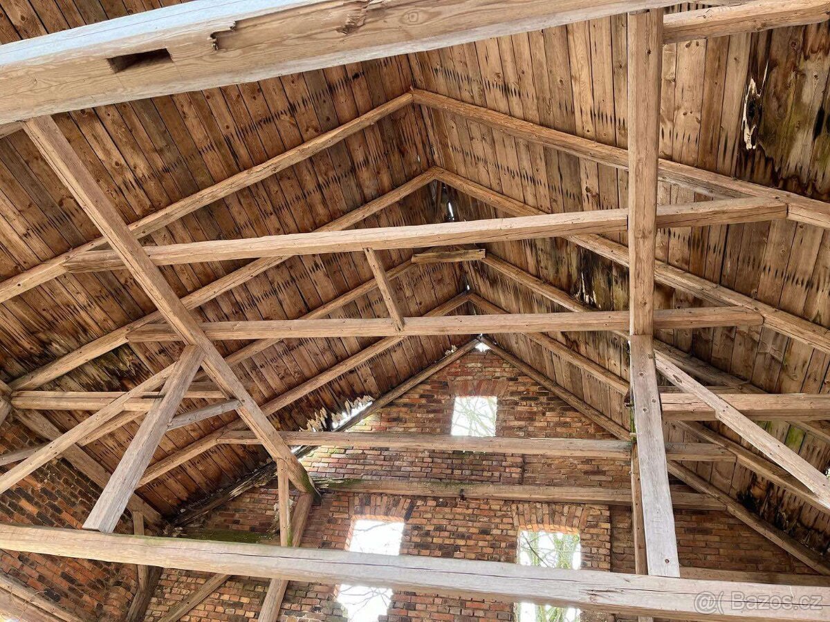 Zastavěný pozemek 132 m², Poutnov