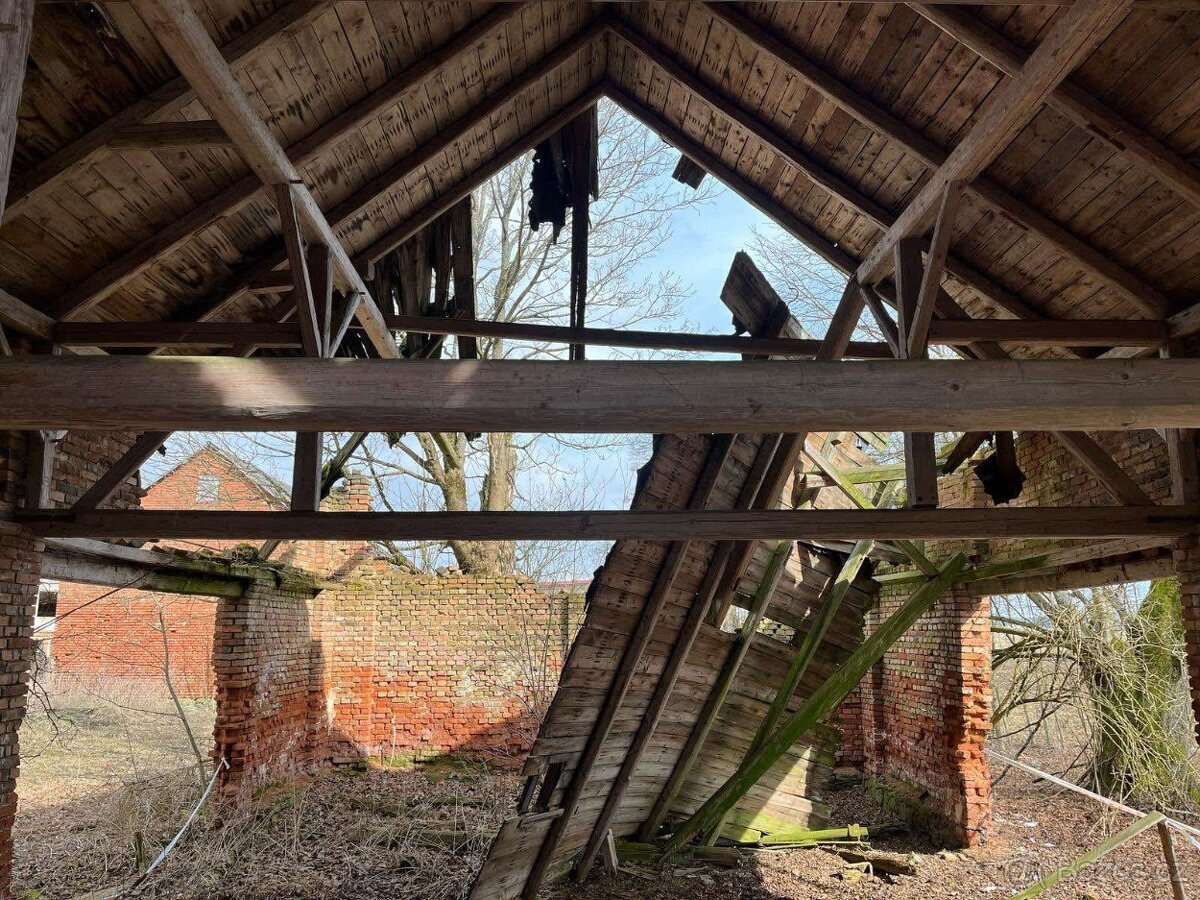 Zastavěný pozemek 132 m², Poutnov