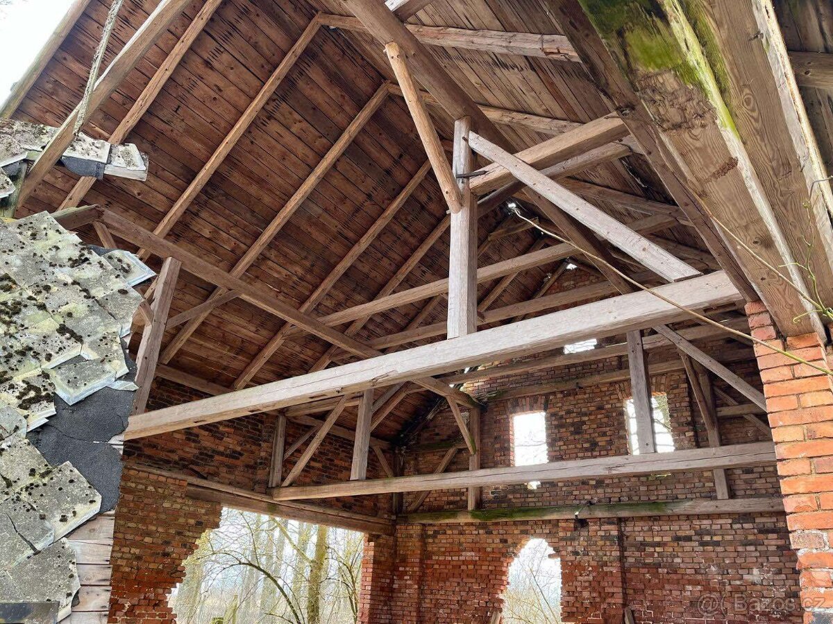 Zastavěný pozemek 132 m², Poutnov