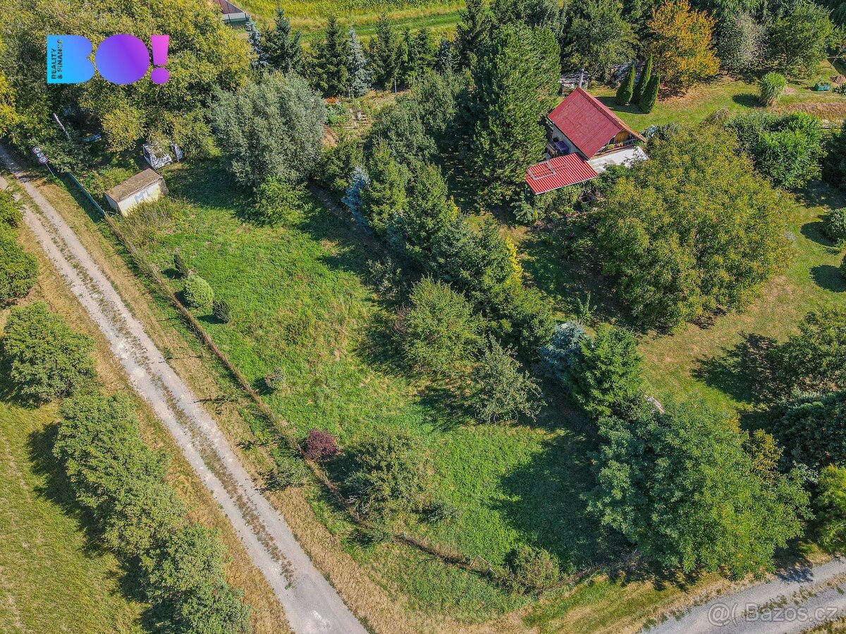 Prodej stavebního pozemku 1000 m², Trávník, Kroměříž