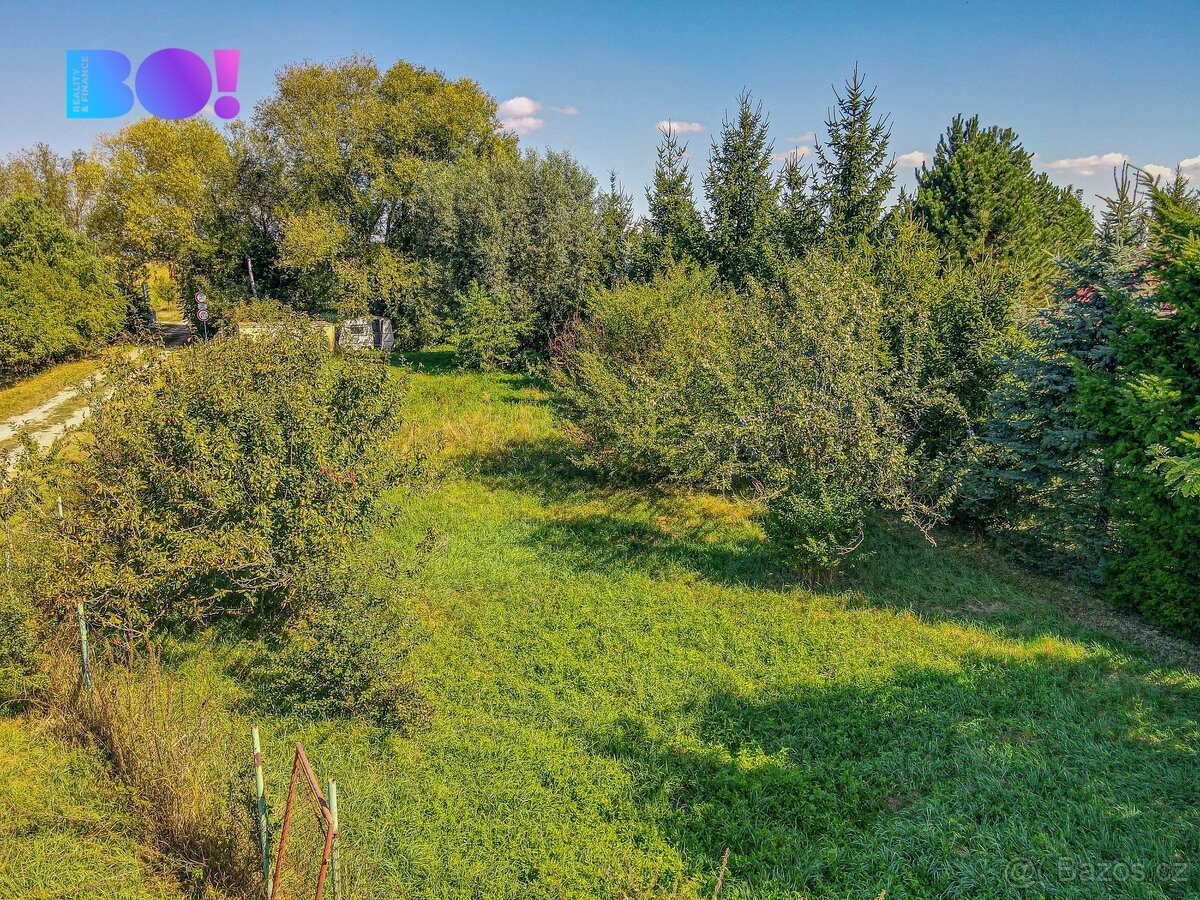 Prodej stavebního pozemku 1000 m², Trávník, Kroměříž