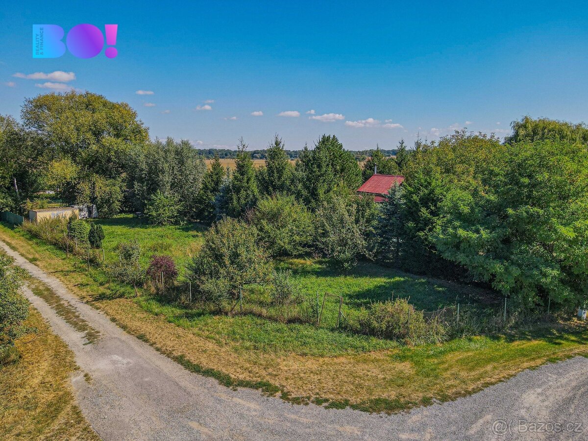 Prodej stavebního pozemku 1000 m², Trávník, Kroměříž