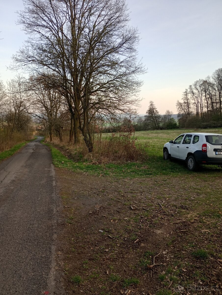 Krásný pozemek v luxusní přírodě. Neváhejte: Les, louka....