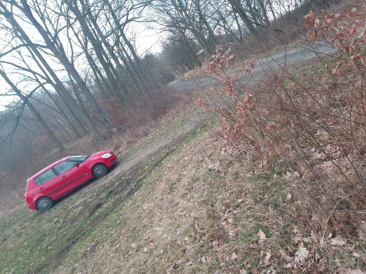 Krásný pozemek v luxusní přírodě. Neváhejte: Les, louka....
