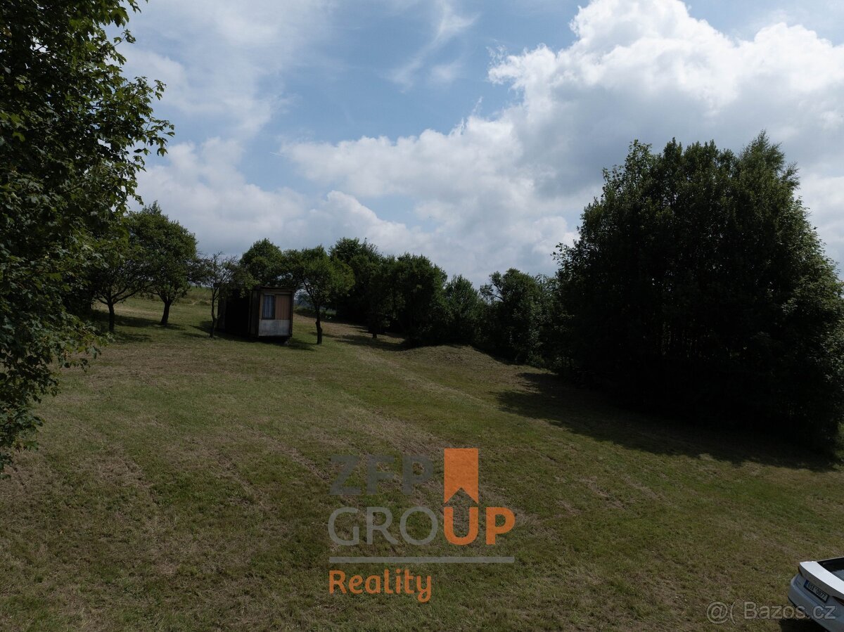 Prodej stavebního pozemku o rozloze 2 142 m², Oznice