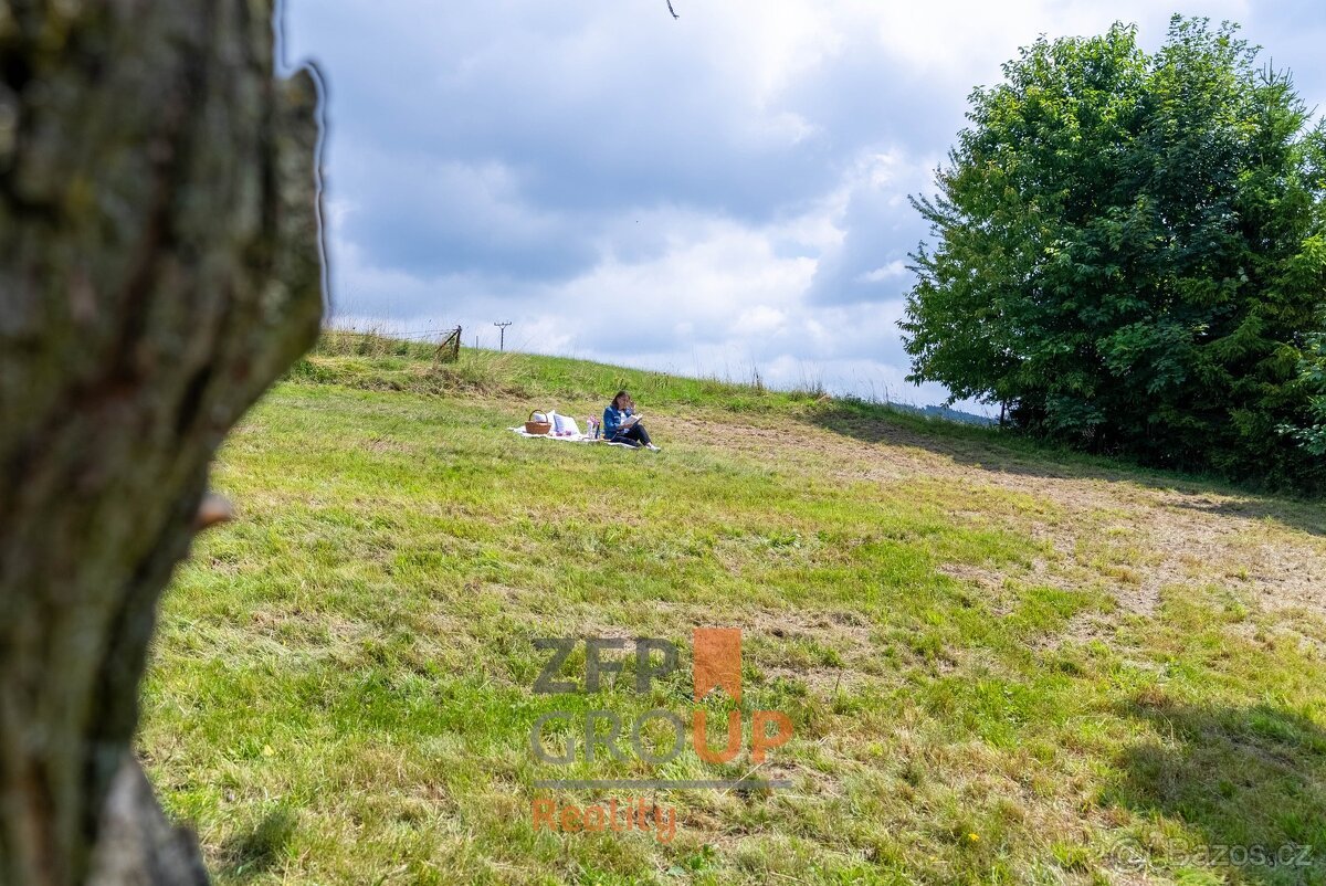 Prodej stavebního pozemku o rozloze 2 142 m², Oznice