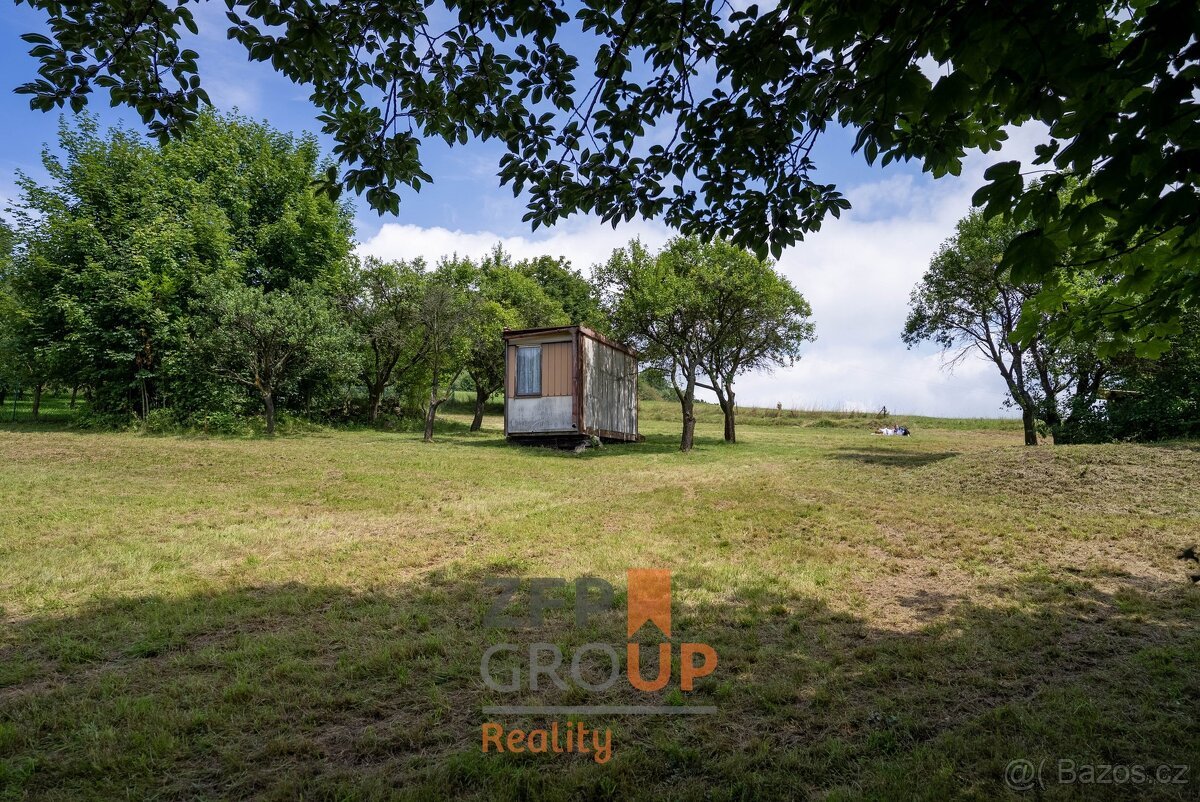 Prodej stavebního pozemku o rozloze 2 142 m², Oznice