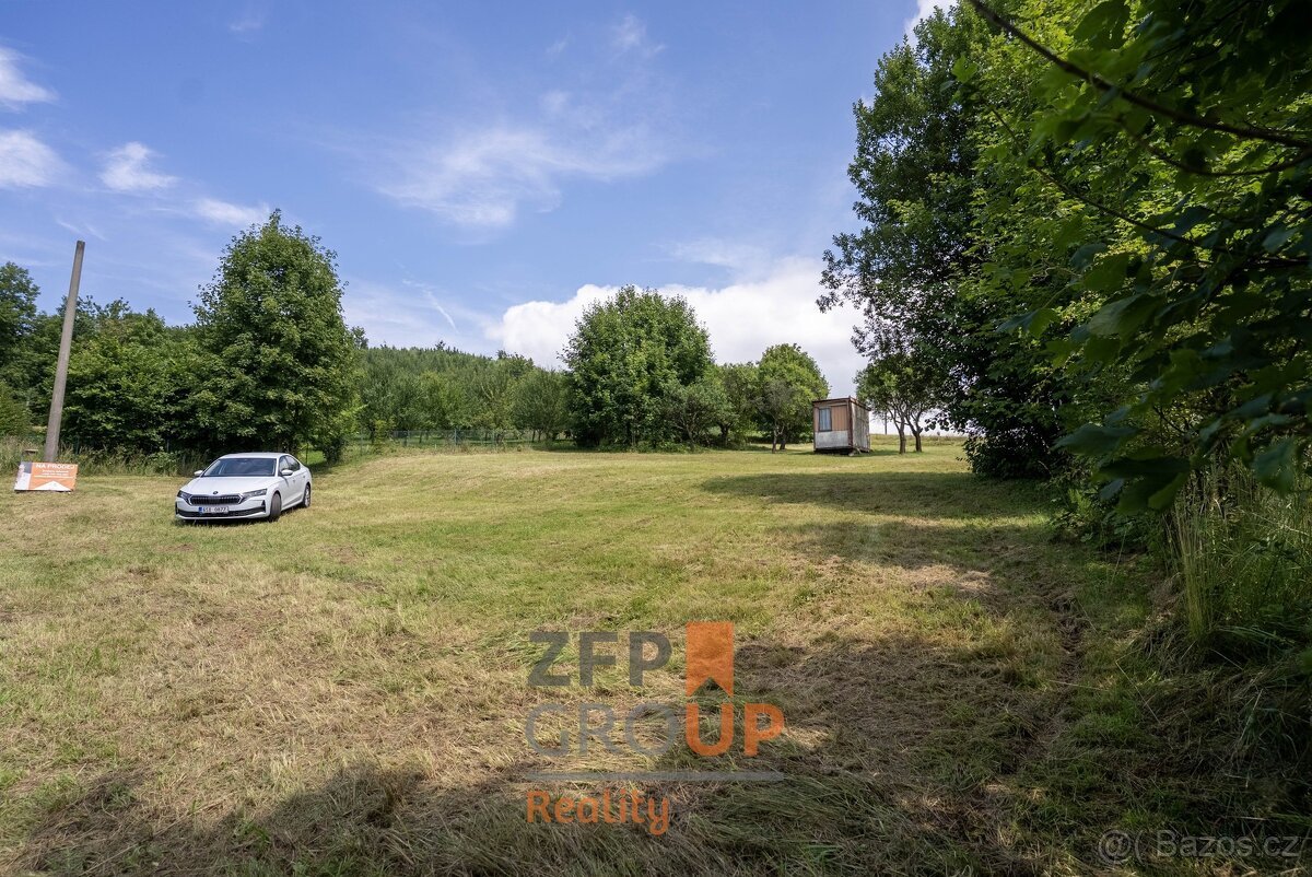 Prodej stavebního pozemku o rozloze 2 142 m², Oznice