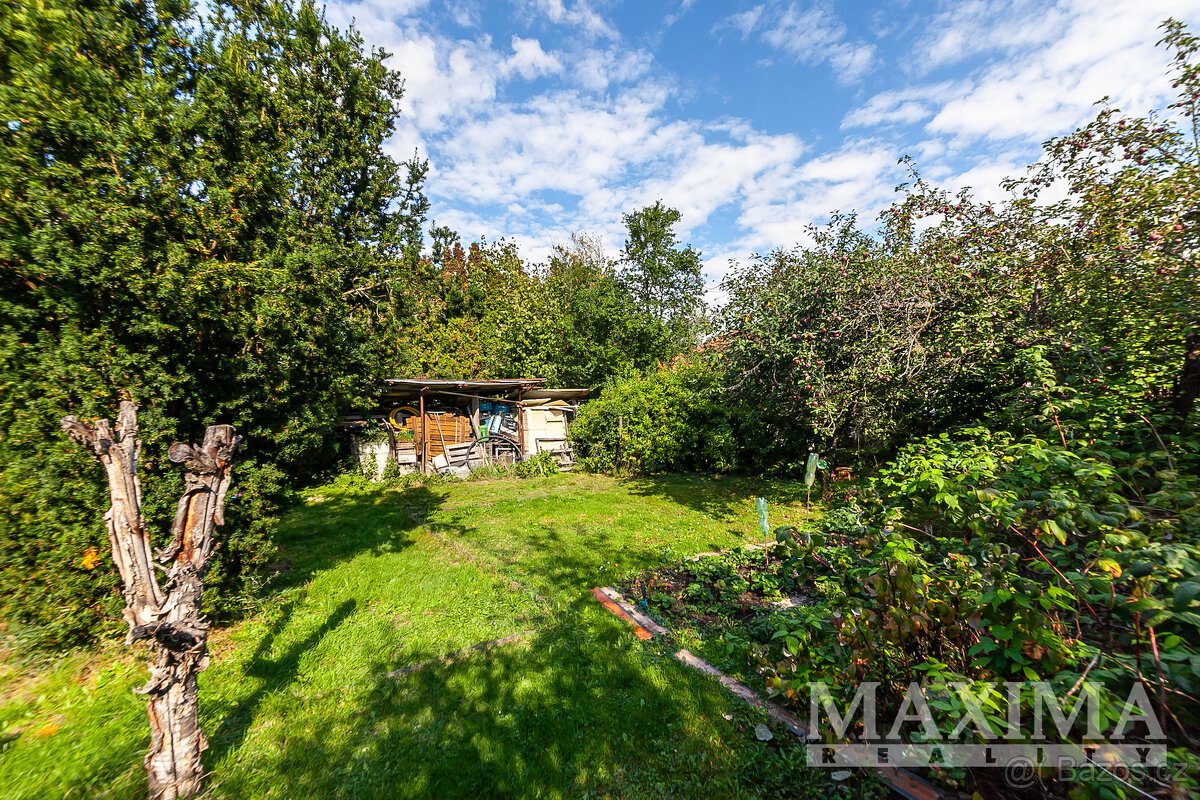 Pozemek  o ploše 417 m2 - Dolní Břežany, Lhota