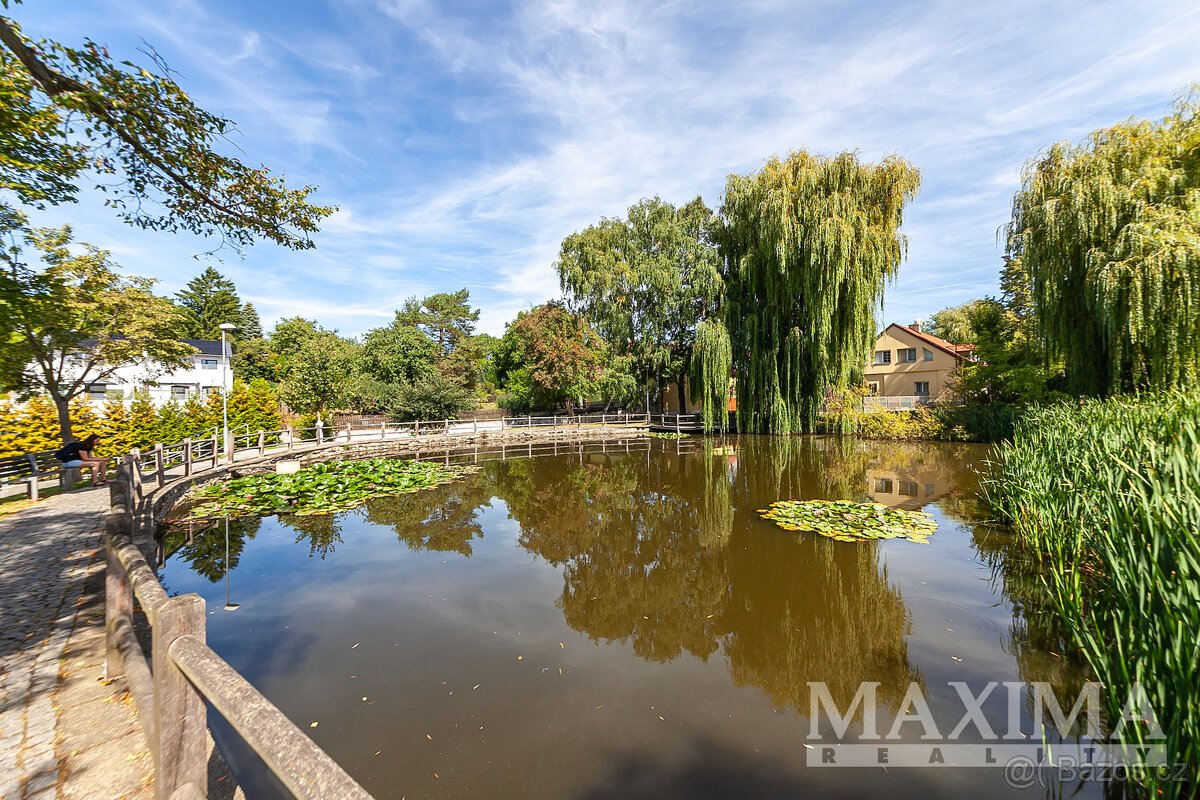 Pozemek  o ploše 417 m2 - Dolní Břežany, Lhota