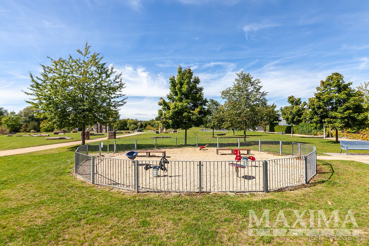 Pozemek  o ploše 417 m2 - Dolní Břežany, Lhota