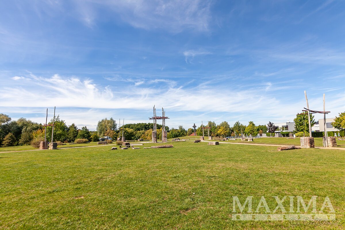 Pozemek  o ploše 417 m2 - Dolní Břežany, Lhota