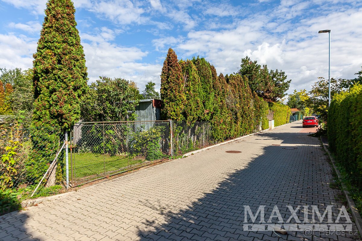 Pozemek  o ploše 417 m2 - Dolní Břežany, Lhota