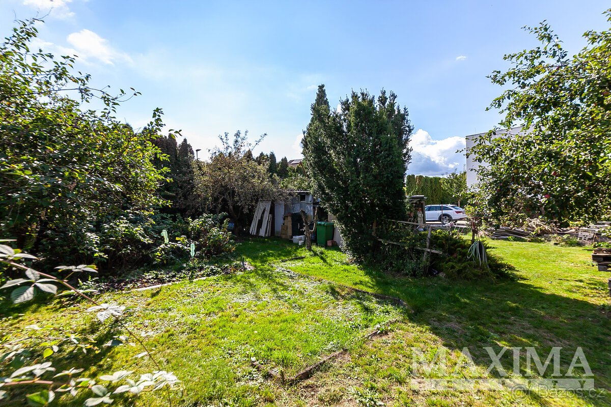 Pozemek  o ploše 417 m2 - Dolní Břežany, Lhota