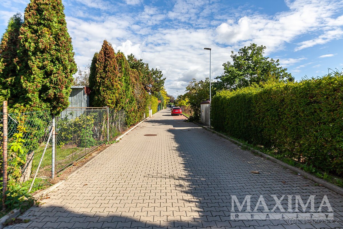 Pozemek  o ploše 417 m2 - Dolní Břežany, Lhota