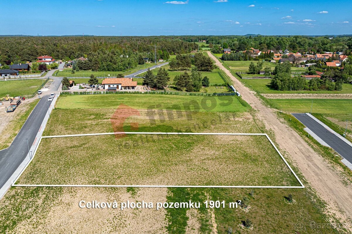 Stavební pozemek v obci Káraný, s výměrou 1901 m2