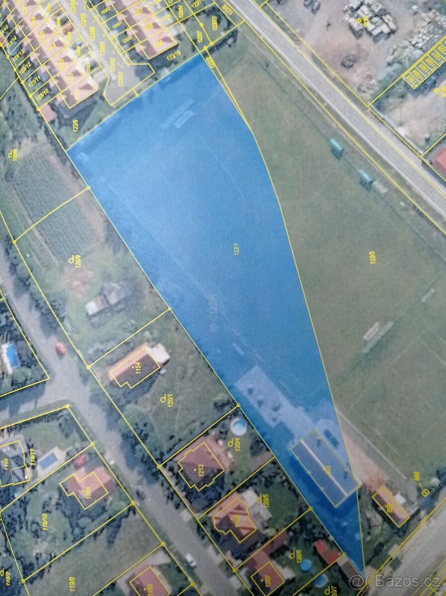 Prodej -  zajímavý pozemek 7135 m2 v obci Veltrusy (Mělník)