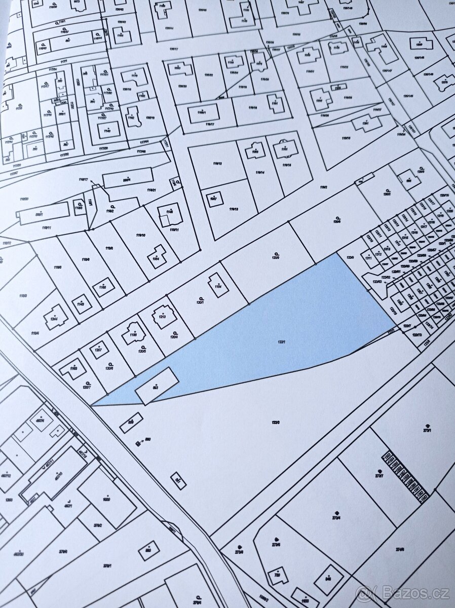 Prodej -  zajímavý pozemek 7135 m2 v obci Veltrusy (Mělník)