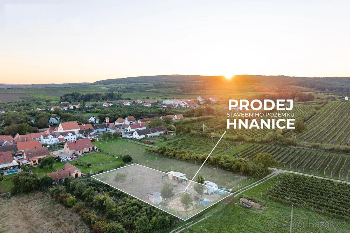 Exkluzivní stavební pozemek 1 544 m² – Hnanice, Národní park