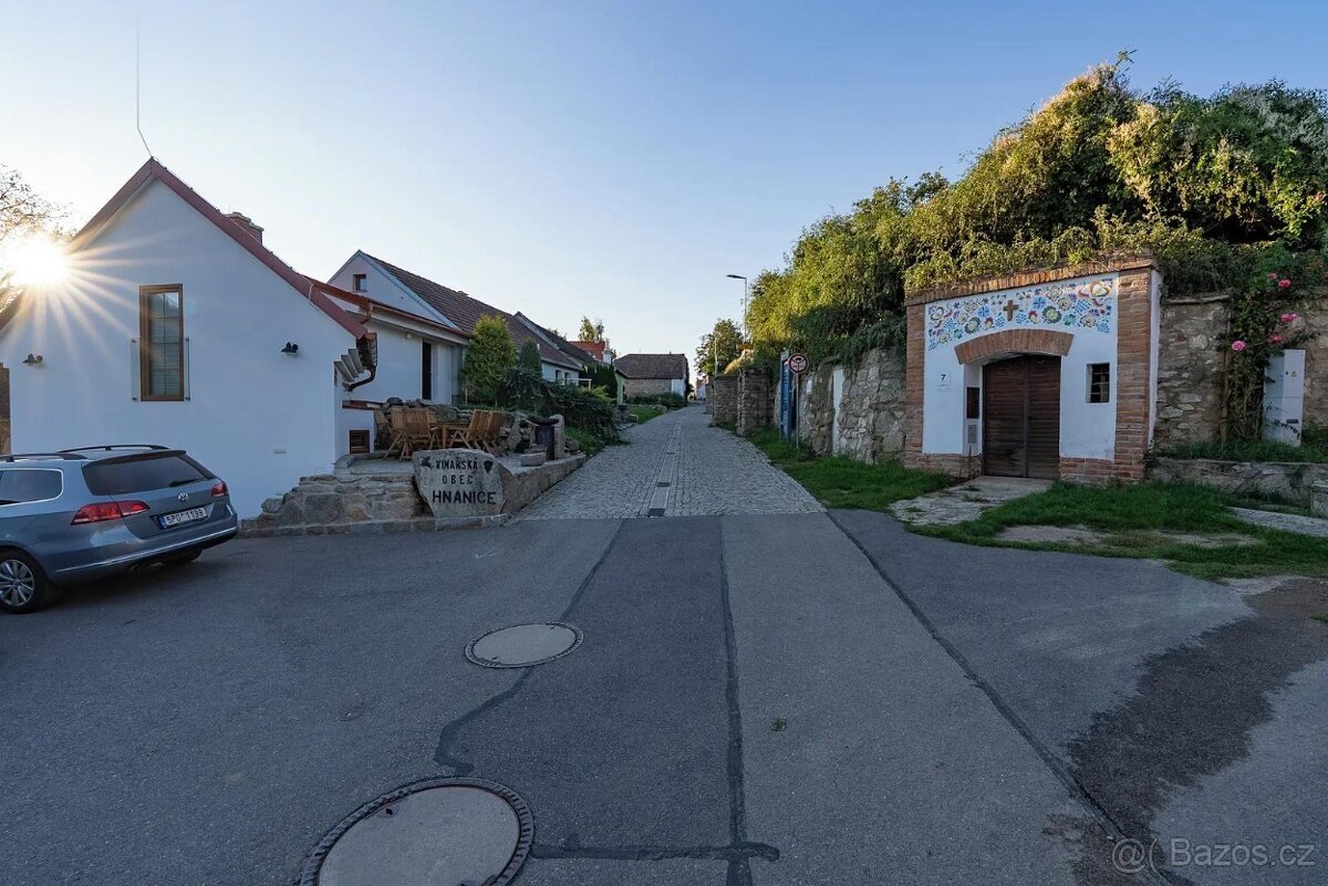 Exkluzivní stavební pozemek 1 544 m² – Hnanice, Národní park