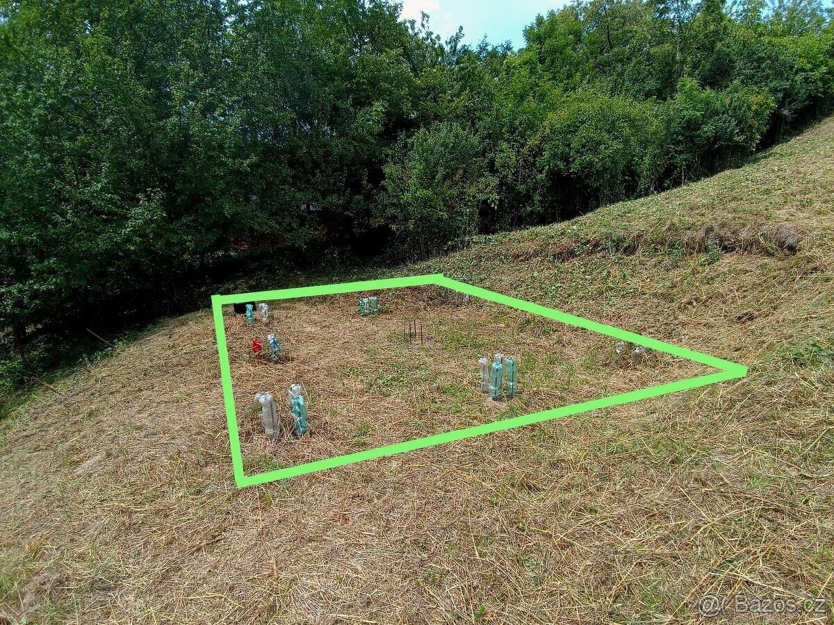 Prodám zahradu 2216 m2, možnost stavby, Kudlovice-dolina