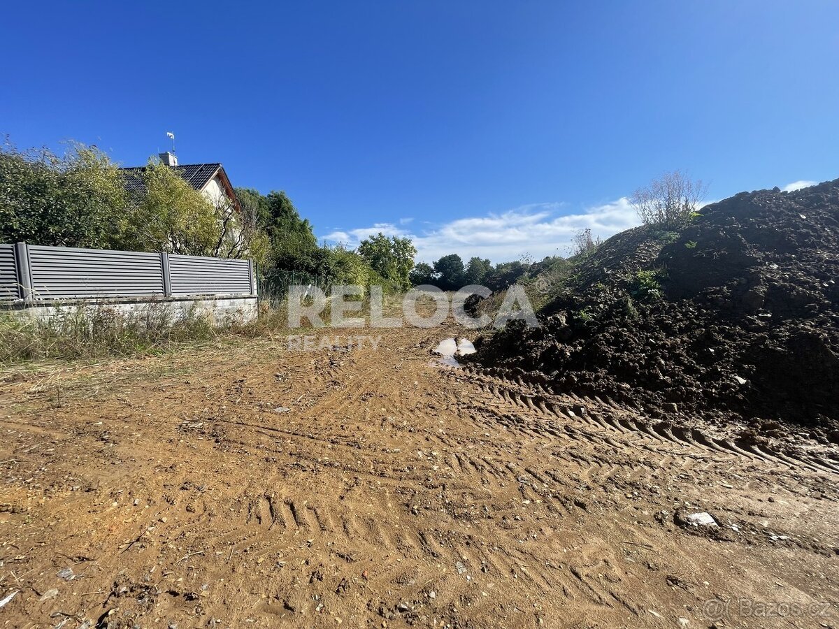 Stavební pozemek, 846m2, ing. sítě, cesta, Jesenice, Osnice.