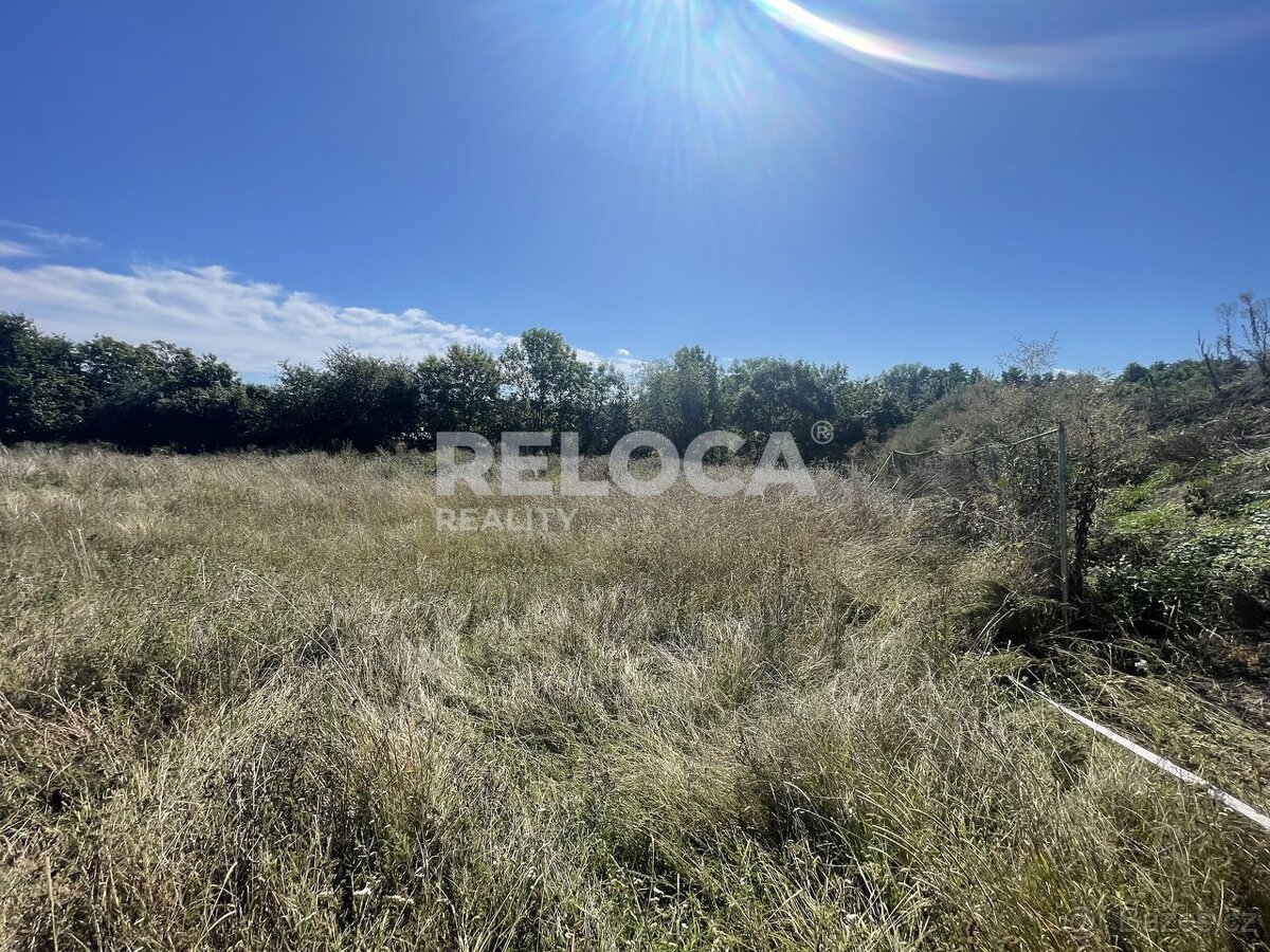 Stavební pozemek, 846m2, ing. sítě, cesta, Jesenice, Osnice.