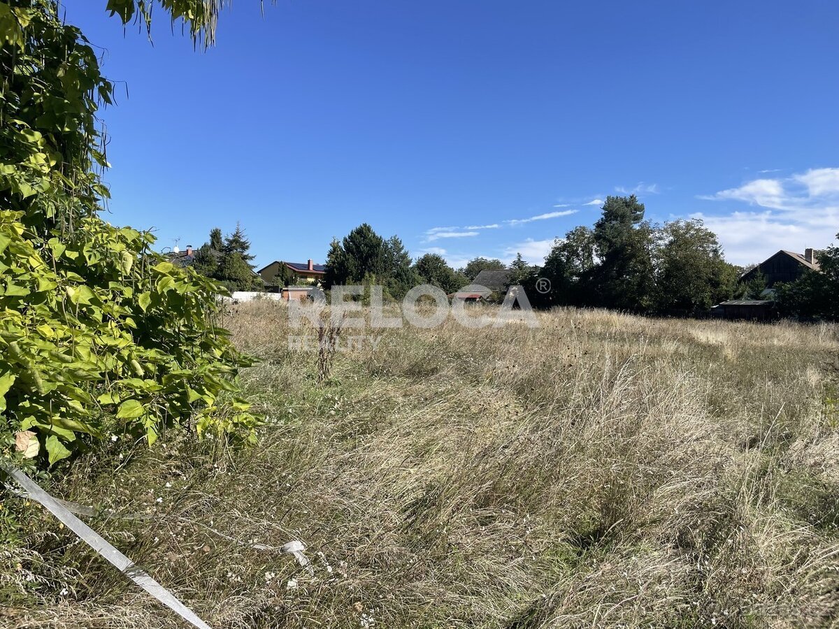 Stavební pozemek, 846m2, ing. sítě, cesta, Jesenice, Osnice.