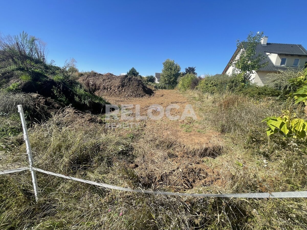 Stavební pozemek, 846m2, ing. sítě, cesta, Jesenice, Osnice.