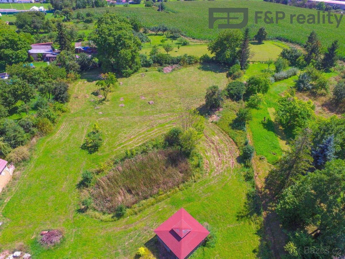 Prodej stavebního pozemku 1103m2, Skochovice