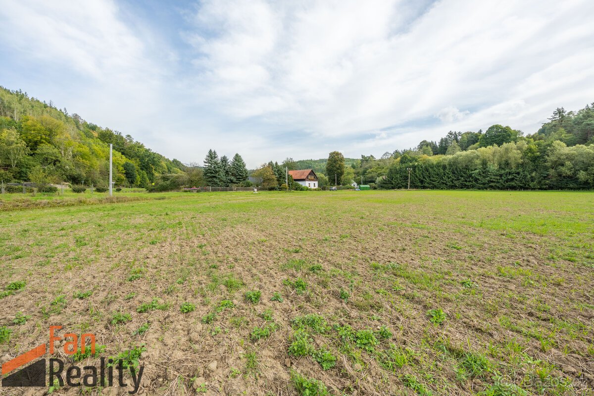 Na prodej stavební pozemek 1013m2 s projektem v obci Chudola