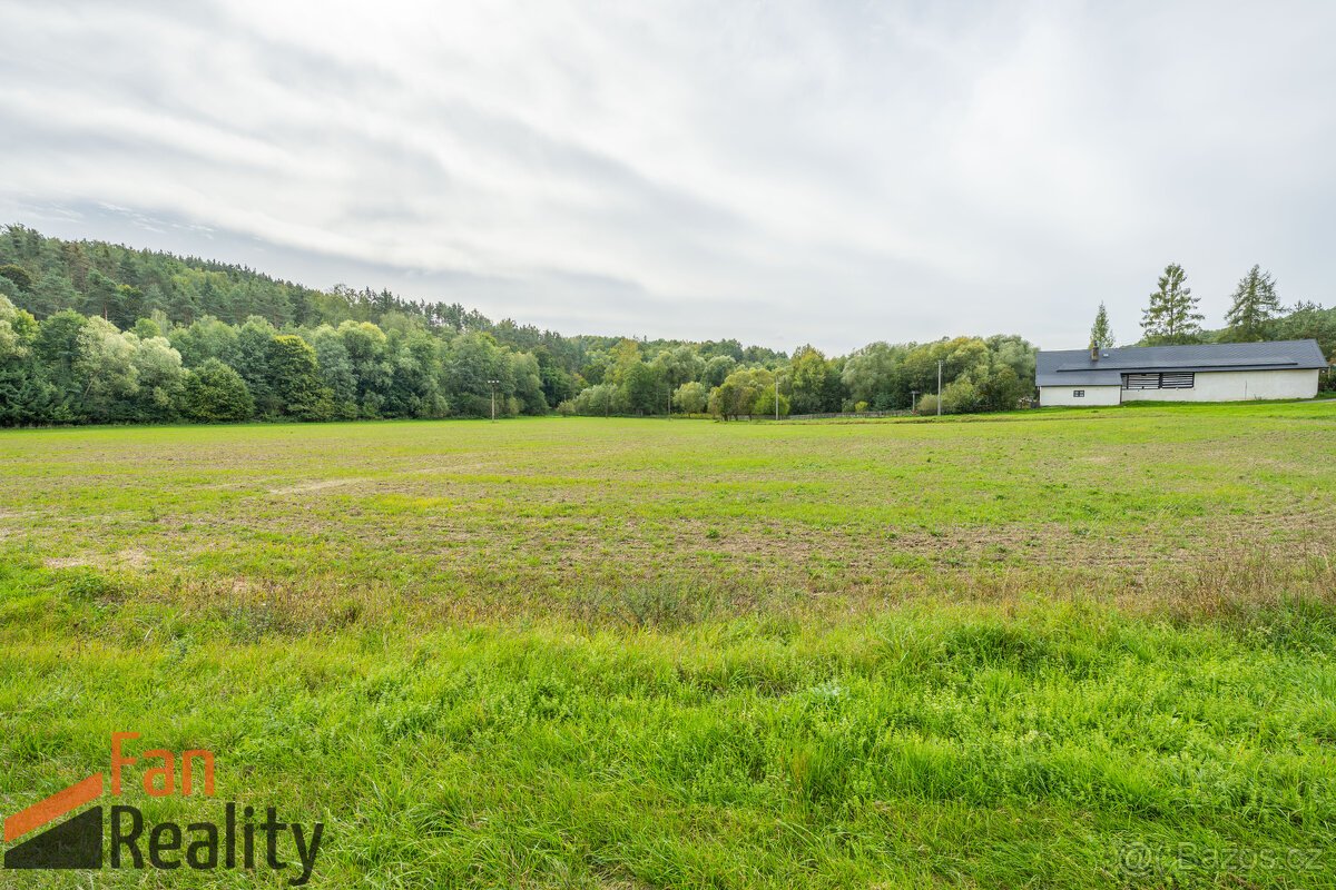 Na prodej stavební pozemek 1013m2 s projektem v obci Chudola