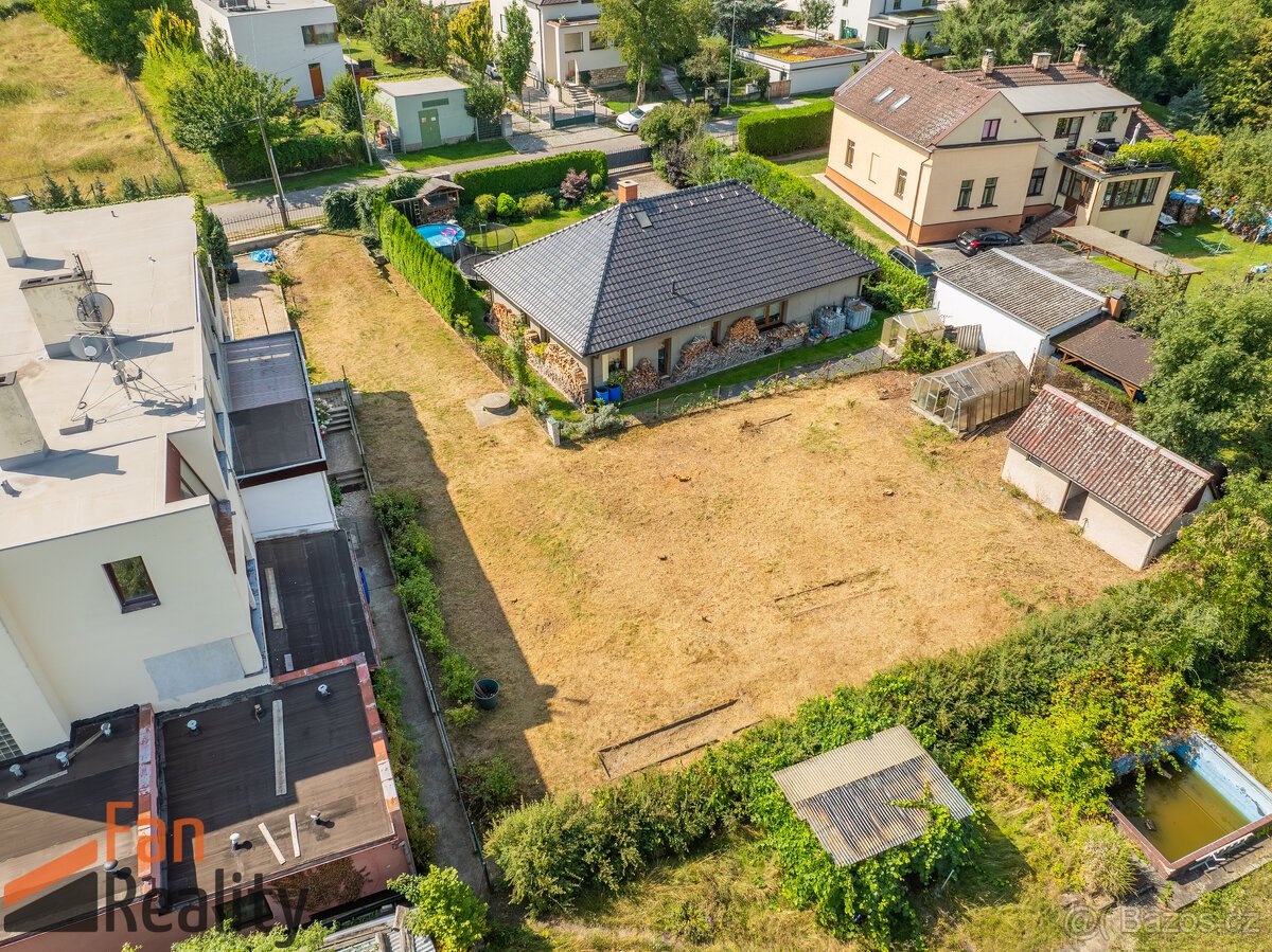 Prodej stavebního pozemku 692m2 v Praze Řevnicích