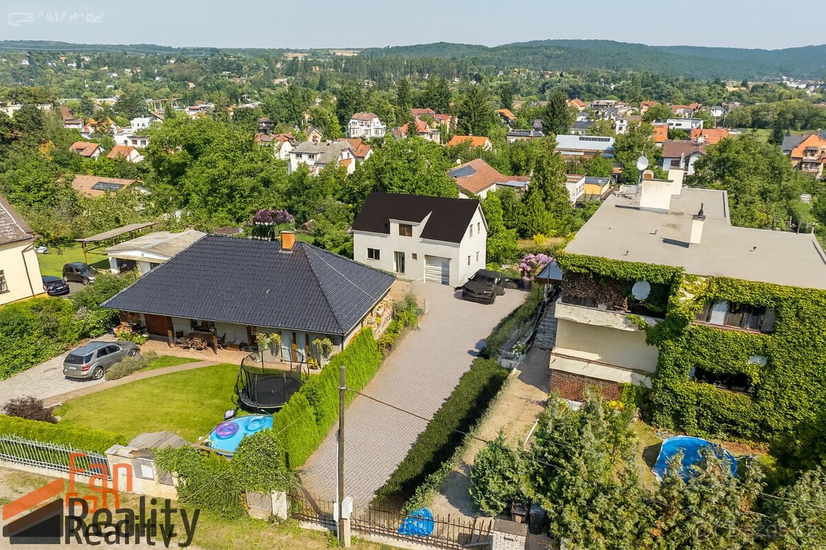 Prodej stavebního pozemku 692m2 v Praze Řevnicích