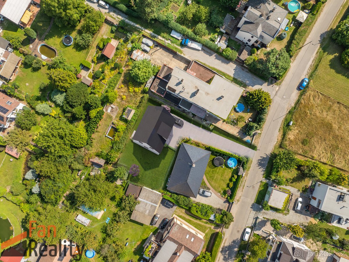 Prodej stavebního pozemku 692m2 v Praze Řevnicích