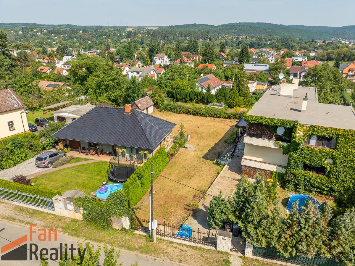 Prodej stavebního pozemku 692m2 v Praze Řevnicích