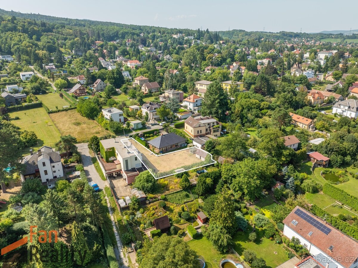 Prodej stavebního pozemku 692m2 v Praze Řevnicích