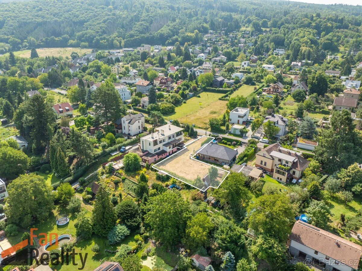 Prodej stavebního pozemku 692m2 v Praze Řevnicích