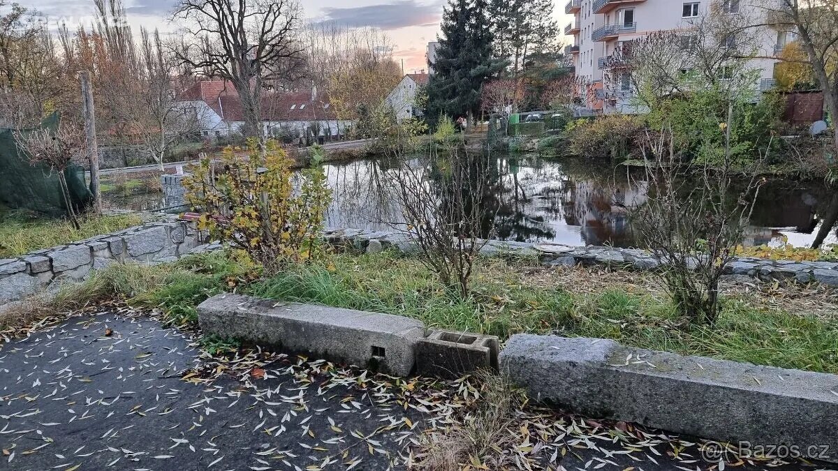 Prodej stavebního pozemku 2950 m²