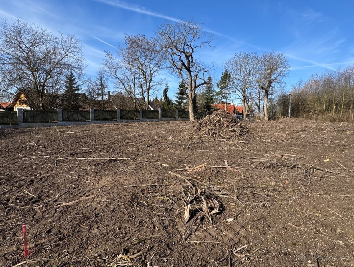 Prodej stavebního pozemku 910m2