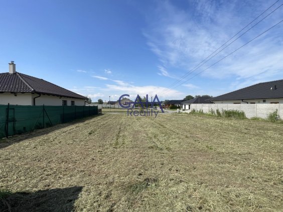 Dubňany - Pozemek u lesa se stavebním povolením - 781m2