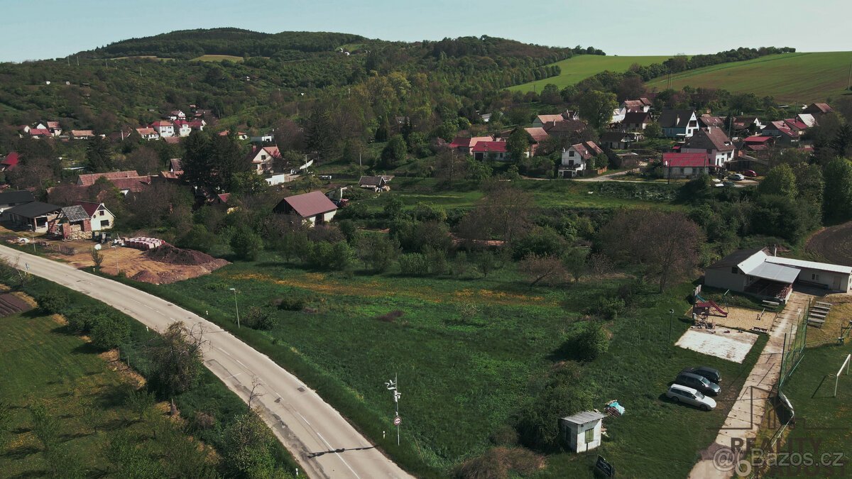 Prodej stavebního pozemku 861,5 m2 v Kyjově-Bohuslavicích, l